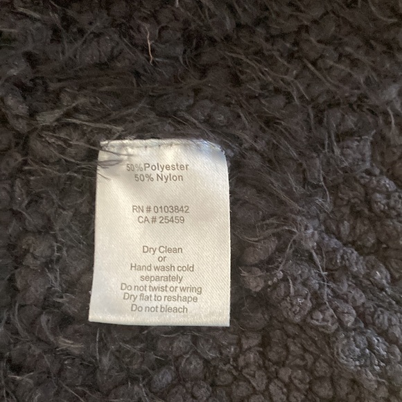 🛍️🛍️ 3 for $5 Beautiful long knotty sweater with pockets - Picture 7 of 9